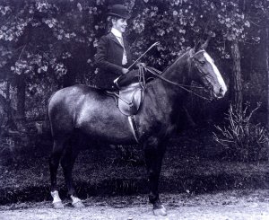 flora-brunette.jpg